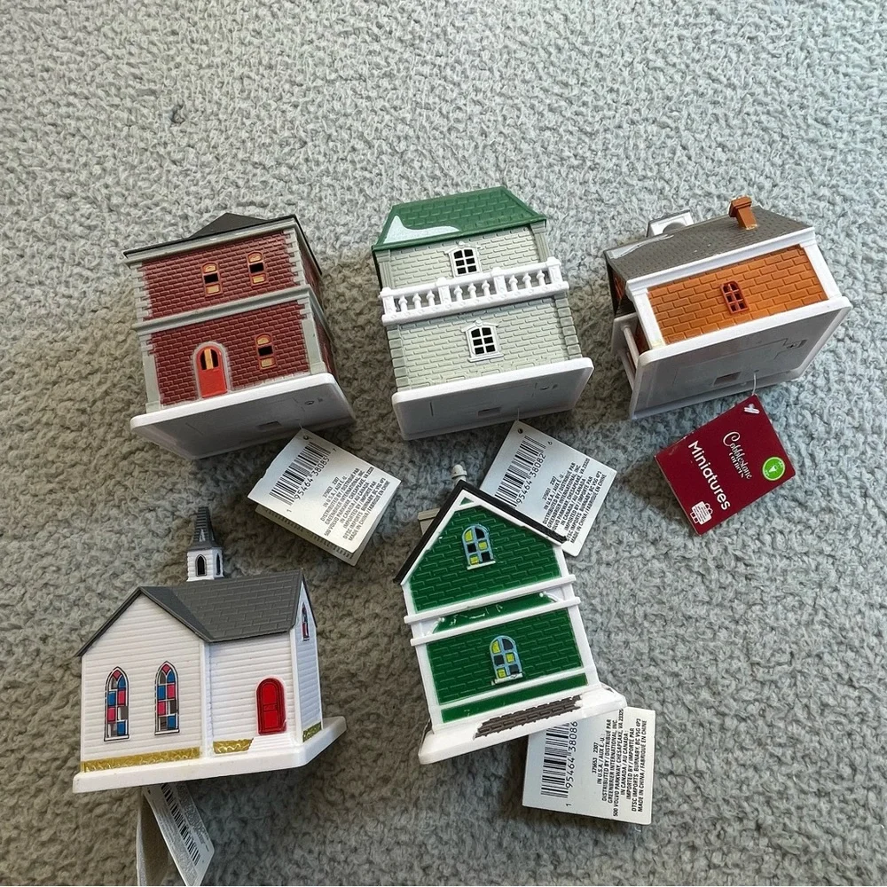 Christmas Cobblestone Corners‎ Set of 5 winter village miniatures Buildings NWT
